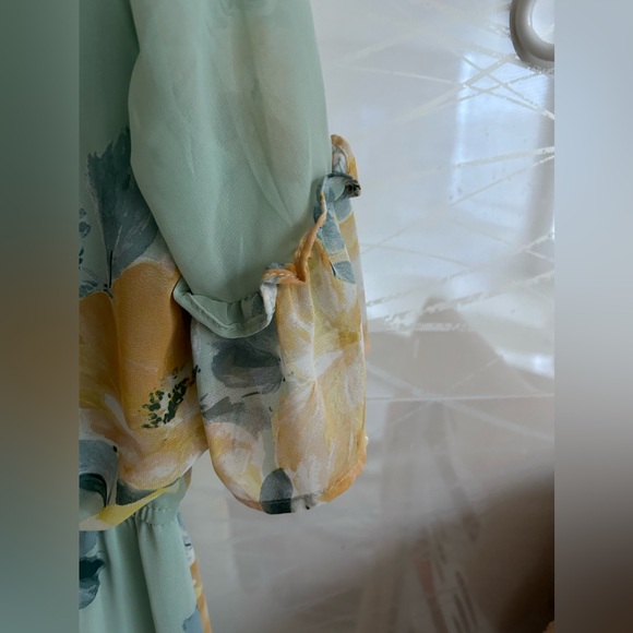 Luxology Maxi V-neck Tie Ruffle Detailed Dress 👗 - Picture 4 of 8